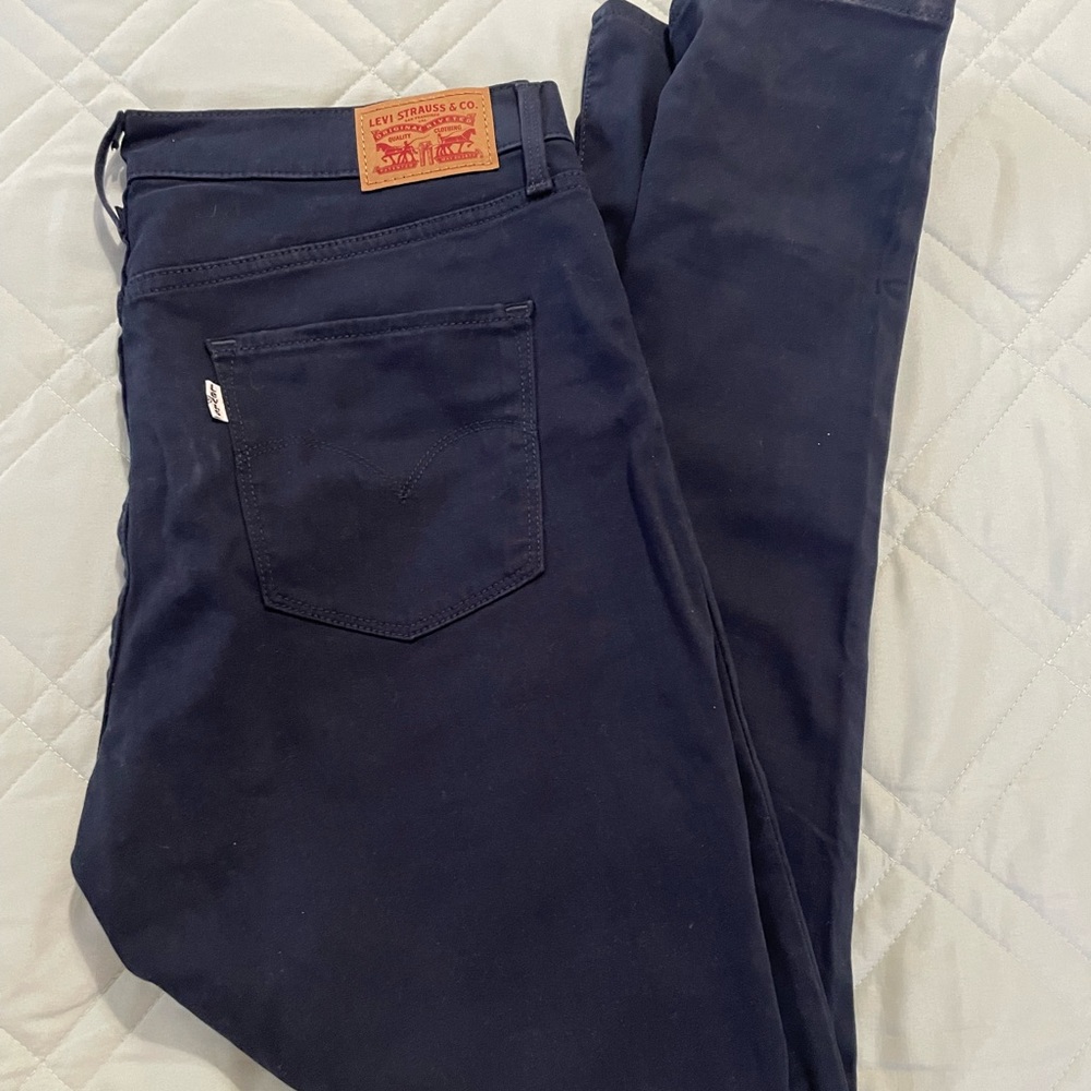 Blue Levi’s pants size 30